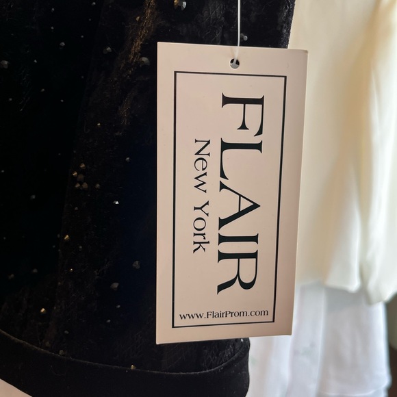 Black and white ball gown, size 12. - Picture 4 of 8